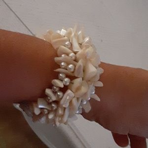 Spring like bracelet